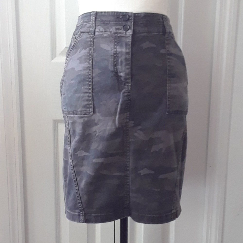 Loft Petites Camo Curvy Pencil Skirt